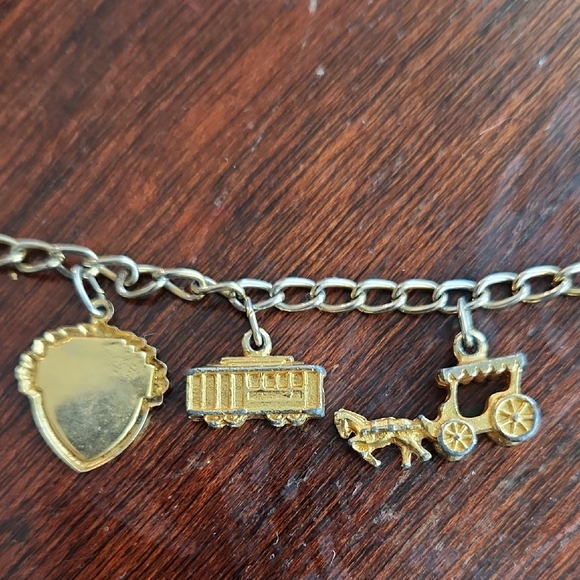 Vintage New Orleans Charming Goldtone Bracelet with Charms - Picture 5 of 7